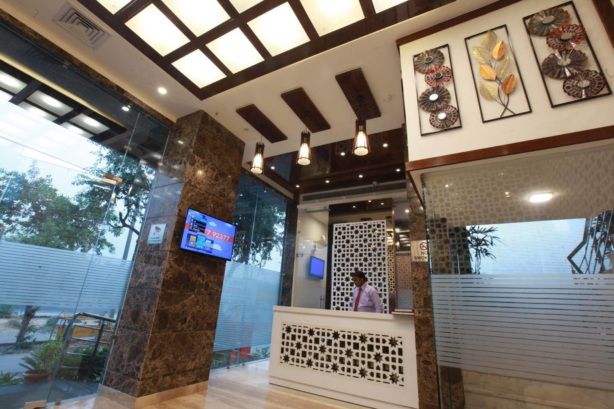 Hotel The Sentinel Neu-Delhi Exterior foto